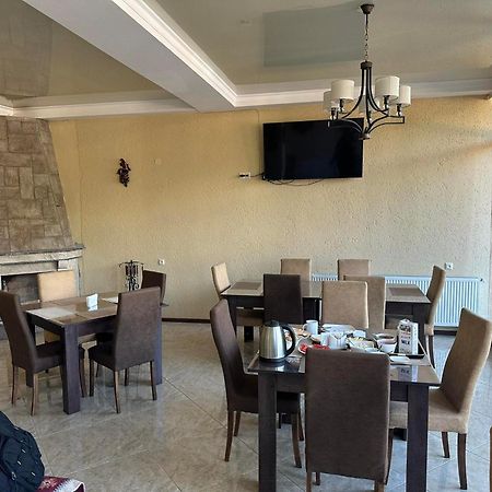 Hotel Iveria Kazbegi Ngoại thất bức ảnh