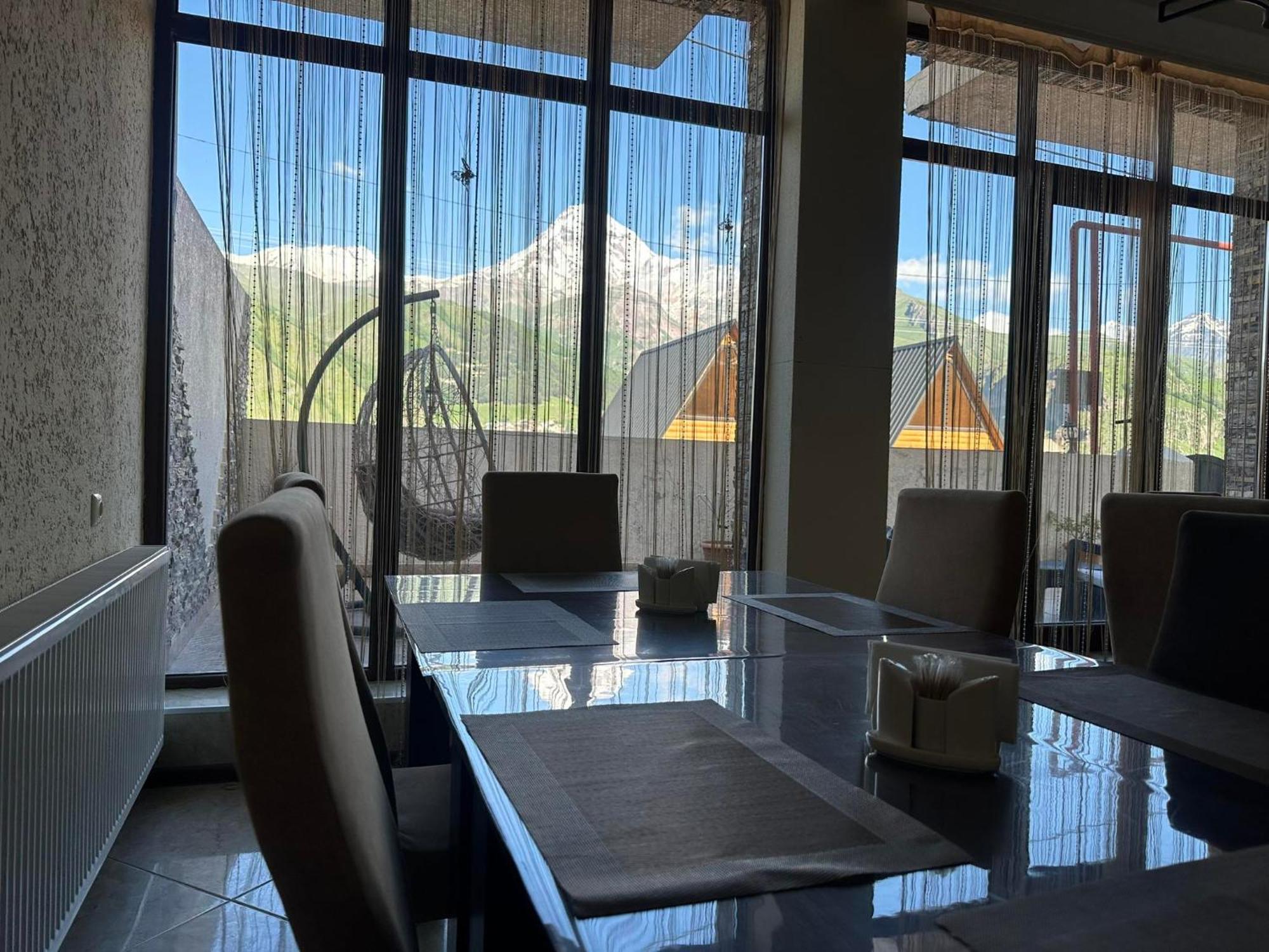 Hotel Iveria Kazbegi Ngoại thất bức ảnh