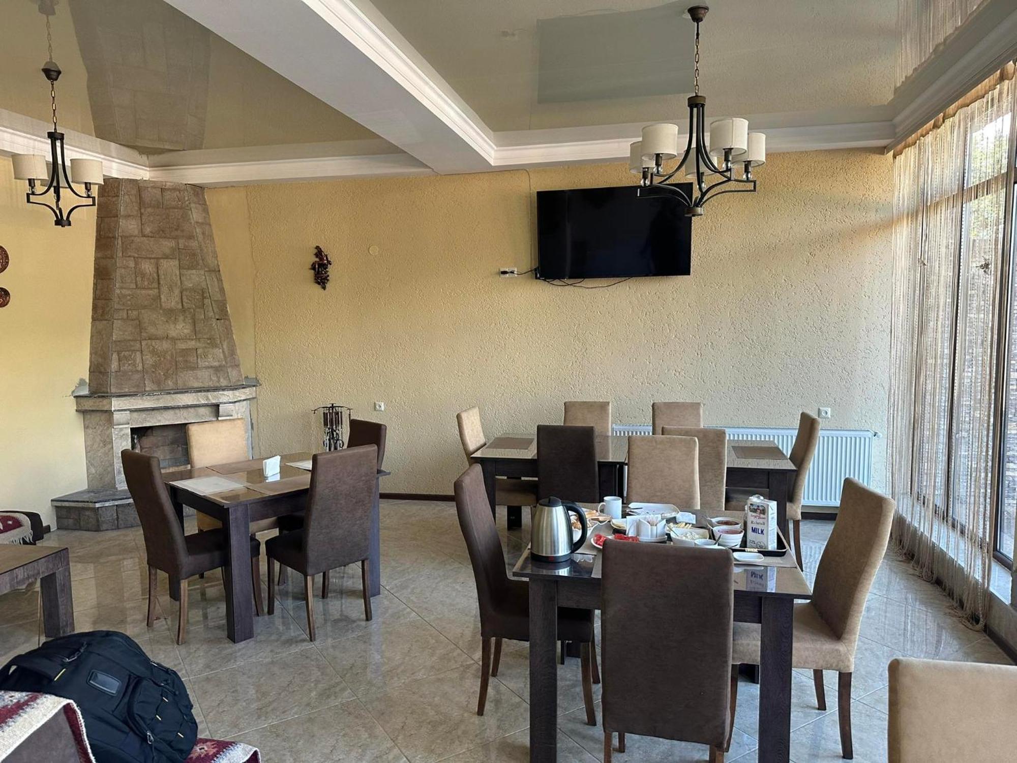 Hotel Iveria Kazbegi Ngoại thất bức ảnh