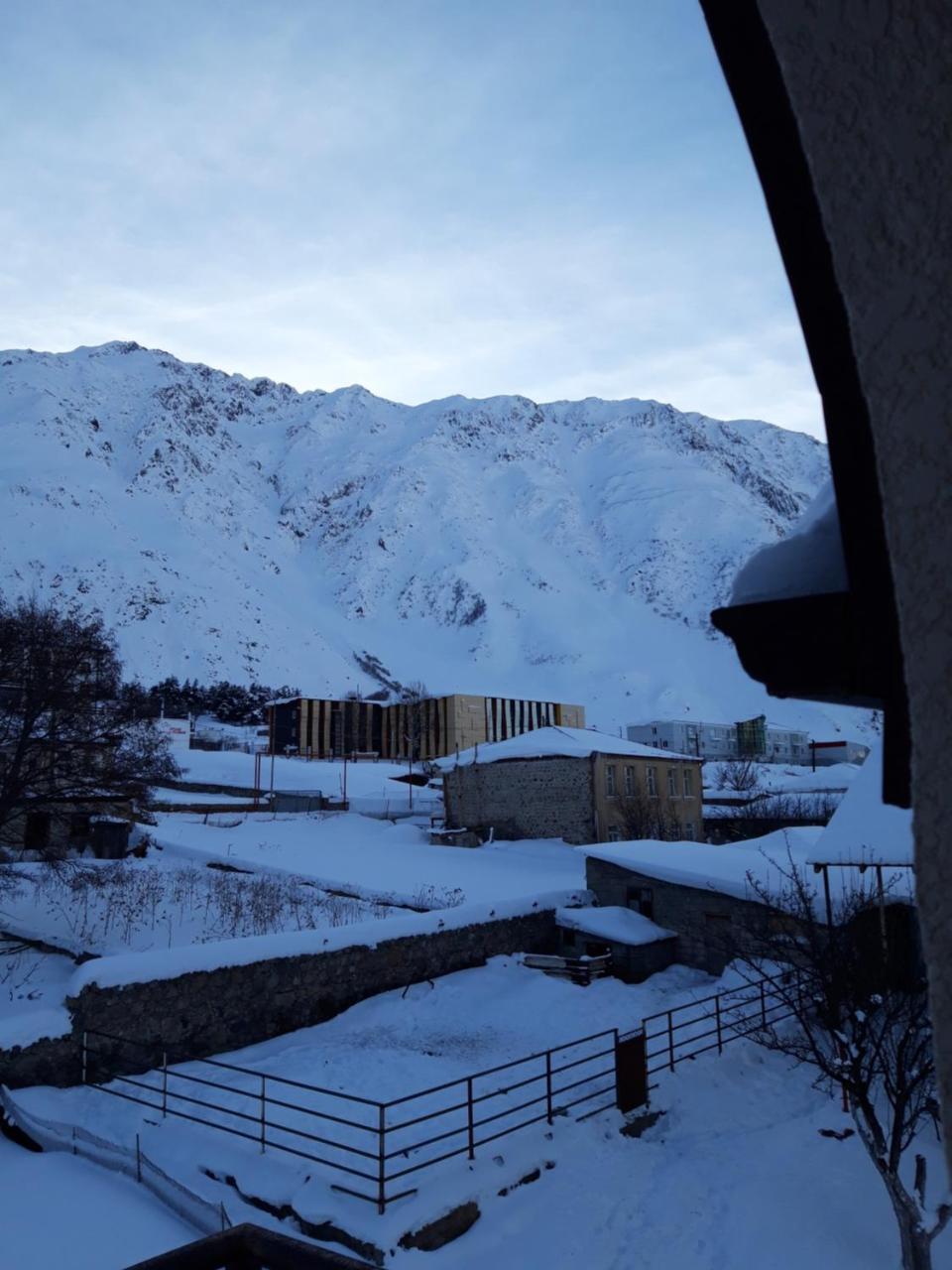 Hotel Iveria Kazbegi Ngoại thất bức ảnh