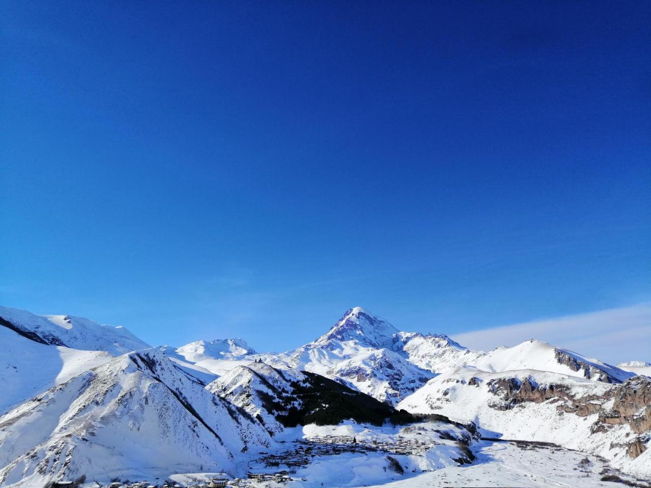 Hotel Iveria Kazbegi Ngoại thất bức ảnh